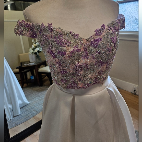 Size 0/2 white/lavender floral shimmer Aline two piece by Ellie Wilde & Ed Young - Picture 2 of 13